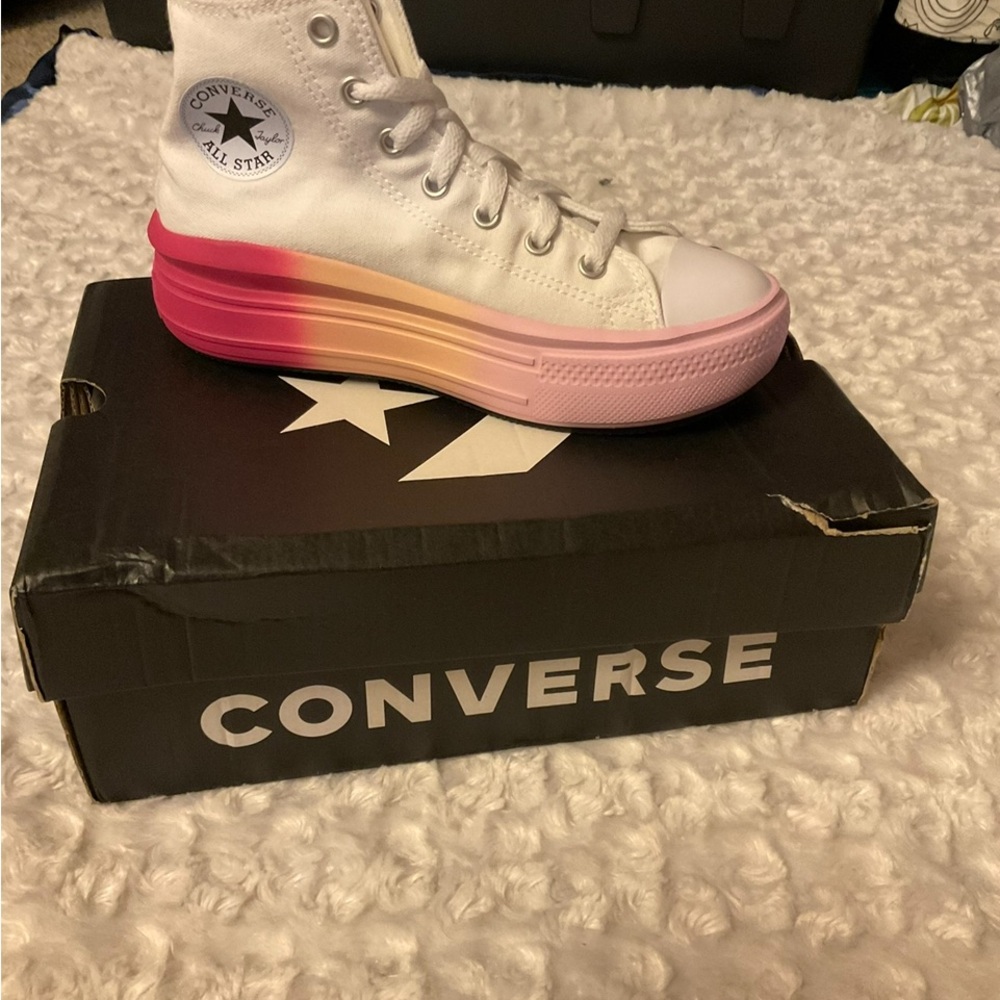 Converse girls High-Top Sneakers size 2 new in box